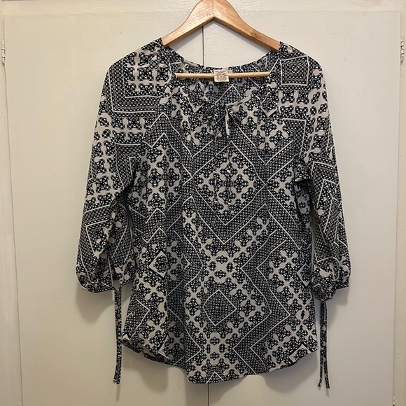 Faded Glory Black and White 3/4 Sleeve Tie Front Blouse - Picture 1 of 5
